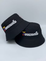 Sombrero Bucket Hat Negro "Venezuela" – Diseño Bordado con Forro Tricolor - Imagem 4