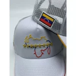 Boné Venezolandia Branco Premium - Mapa Bordado Ouro Trucker Aba Curva - Imagem 3