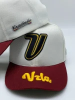 Boné VZLA Premium Branco e Vinho — Edição Venezolandia - Imagem 2