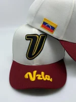 Boné VZLA Premium Branco e Vinho — Edição Venezolandia - Imagem 3